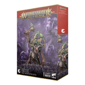 Visuel du packaging officiel Warhammer Age of Sigmar pour la figurine de Trugg le Roi des Troggoths (Trugg The Troggoth King) de la faction Gloomspite Gitz. La boîte aux bordures dorées présente un bandeau supérieur rouge avec le logo officiel doré "Warhammer Age of Sigmar". L'illustration centrale, sur un fond de caverne violette garnie de champignons géants, met en scène un colossal Troggoth à la peau rose-brune émergeant de l'ombre. Il brandit un gourdin de pierre d'une main et porte sur son dos un gigantesque autel en ruine incrusté de runes verdâtres lumineuses. En bas figurent le symbole du croissant de lune, l'inscription "GLOOMSPITE GITZ TRUGG THE TROGGOTH KING" et la mention "1 CITADEL MINIATURE".