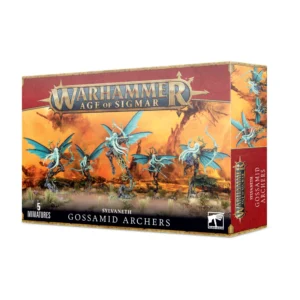 Visuel du packaging officiel Warhammer Age of Sigmar pour la boîte de figurines des Archers Diaphanes (Gossamid Archers) de la faction Sylvaneth. La boîte aux bordures dorées et au bandeau supérieur rouge présente en haut le logo officiel doré « Warhammer Age of Sigmar ». L'illustration centrale, baignée dans un paysage automnal aux teintes chaudes et d'ambrées, met en scène 5 esprits sylvestres ailés bondissant depuis des racines et des souches. Ces créatures à la peau turquoise arborent de grandes ailes insectoïdes bleues et sont armées de longs arcs végétaux. En bas du coffret figurent le nom de la faction « SYLVANETH », l'inscription « GOSSAMID ARCHERS » ainsi que la mention « 5 MINIATURES ».