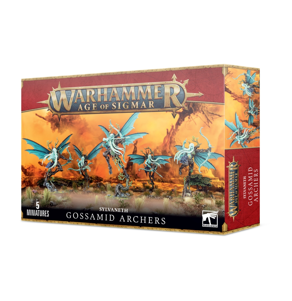 Visuel du packaging officiel Warhammer Age of Sigmar pour la boîte de figurines des Archers Diaphanes (Gossamid Archers) de la faction Sylvaneth. La boîte aux bordures dorées et au bandeau supérieur rouge présente en haut le logo officiel doré « Warhammer Age of Sigmar ». L'illustration centrale, baignée dans un paysage automnal aux teintes chaudes et d'ambrées, met en scène 5 esprits sylvestres ailés bondissant depuis des racines et des souches. Ces créatures à la peau turquoise arborent de grandes ailes insectoïdes bleues et sont armées de longs arcs végétaux. En bas du coffret figurent le nom de la faction « SYLVANETH », l'inscription « GOSSAMID ARCHERS » ainsi que la mention « 5 MINIATURES ».