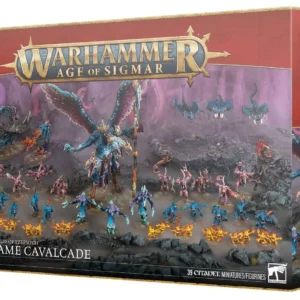 La boîte d'emballage du set de figurines de jeu de rôle Bataillon: Cavalcade du Feu Maudit est présentée en perspective de trois quarts sur un fond blanc neutre. Le dessus et le côté droit de la boîte arborent une couleur rouge brique. Sur la tranche droite, on distingue le symbole de flamme blanche de Tzeentch ainsi que les textes empilés "BATTLEFORCE: DISCIPLES OF TZEENTCH WARPFLAME CAVALCADE" et sa traduction française "BATAILLON: DISCIPLES OF TZEENTCH CAVALCADE DU FEU MAUDIT". La face avant présente le grand logo doré Warhammer Age of Sigmar en haut au centre. L'illustration principale, baignée dans une atmosphère brumeuse violette et grise, montre une armée de démons multicolores. Au centre trône un immense Duc du Changement, un démon ailé bleu et turquoise doté d'une tête de rapace dorée et brandissant un sceptre d'or. Il est entouré de trois démons Screamers volants semblables à des raies manta bleues, de créatures de feu, d'un char magique et d'une multitude de petites Horreurs roses, bleues et jaunes qui dansent au combat. En bas à gauche, le texte blanc indique "BATTLEFORCE: DISCIPLES OF TZEENTCH WARPFLAME CAVALCADE", tandis qu'en bas à droite s'affichent la mention "39 CITADEL MINIATURES/FIGURINES" et le logo blanc Warhammer.