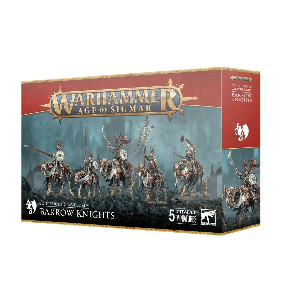 Boîte de produit officielle du kit de figurines des Chevaliers des Tertres (Barrow Knights) pour la faction Soulblight Gravelords dans Warhammer Age of Sigmar. L'emballage rectangulaire horizontal présente en haut le grand logo officiel Warhammer Age of Sigmar en lettres métalliques dorées sur une bannière rouge bordeaux. L'illustration centrale met en scène cinq cavaliers squelettiques en armures sombres patinées, arborant des casques ailés et des boucliers gravés, armés de lances, d'épées anciennes, d'un cor de guerre et d'une bannière. Ils chevauchent des destriers squelettiques caparaçonnés au galop sur un sol rocheux sombre. Le panneau latéral droit rouge bordeaux affiche l'icône de dragon blanche de la faction. En bas, le bandeau noir indique SOULBLIGHT GRAVELORDS BARROW KNIGHTS à gauche, la mention 5 CITADEL MINIATURES et le logo carré blanc Citadel Warhammer à droite.