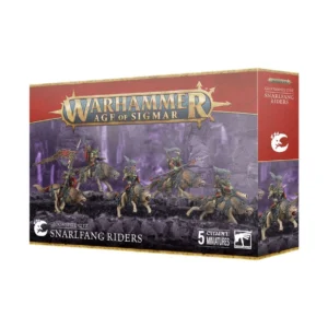 Visuel du packaging officiel Warhammer Age of Sigmar pour le coffret d'unité des Chevaucheurs de Grognecrocs (Snarlfang Riders) de la faction Gloomspite Gitz. La boîte aux bordures dorées et au bandeau supérieur rouge arbore le logo officiel doré "Warhammer Age of Sigmar". L'illustration centrale sur fond de caverne rocheuse violette met en scène cinq cavaliers Grots à la peau verte chevauchant de féroces loups à la fourrure brun-gris lancés au galop. Les cavaliers sont armés de lances, d'arcs et portent un étendard. En bas du visuel figurent le symbole du croissant de lune, l'inscription "GLOOMSPITE GITZ SNARLFANG RIDERS" et la mention "5 CITADEL MINIATURES".