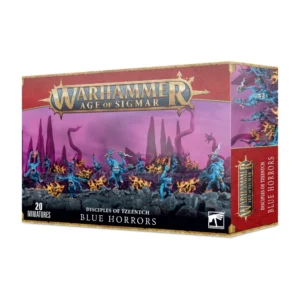 Vue de trois-quarts sur fond blanc de la boîte de jeu Warhammer Age of Sigmar contenant les figurines d'Horreurs Bleues et Horreurs Sulfureuses de Tzeentch. L'illustration de la face avant montre de nombreuses petites créatures démoniaques bleues à plusieurs bras (les Horreurs Bleues) émergeant de rochers volcaniques sombres, entourées de petites flammes vivantes jaunes et orange (les Horreurs Sulfureuses). L'arrière-plan présente un paysage brumeux aux teintes violettes et roses, parsemé de monolithes rocheux pointus. En haut de l'emballage, le grand logo doré "WARHAMMER AGE OF SIGMAR" est centré sur une bande supérieure rouge. En bas, sur un bandeau noir, on peut lire à gauche "20 MINIATURES", au centre "DISCIPLES OF TZEENTCH" suivi de "BLUE HORRORS", et à droite le logo blanc de Warhammer. La tranche droite de la boîte, de couleur rouge, reprend ces logos et inscriptions imprimés verticalement.