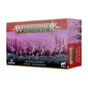 Vue de trois-quarts sur fond blanc de la boîte de jeu officielle contenant les figurines d'Horreurs Roses de Tzeentch pour Warhammer Age of Sigmar. L'illustration principale de l'emballage montre dix créatures démoniaques roses à la silhouette grotesque et caoutchouteuse. Elles ont de grands bras agités, des bouches béantes et ricanantes remplies de dents pointues, et évoluent sur un sol de roches grises sous un ciel violet brumeux. En haut de la boîte, le grand logo doré "WARHAMMER AGE OF SIGMAR" est centré sur une bande supérieure rouge. En bas, sur un fond noir, on peut lire à gauche "10 MINIATURES", au centre "DISCIPLES OF TZEENTCH" suivi de "PINK HORRORS" en blanc, et à droite le logo blanc de Warhammer. La tranche droite de l'emballage, de couleur rouge, reprend ces textes et logos imprimés verticalement.