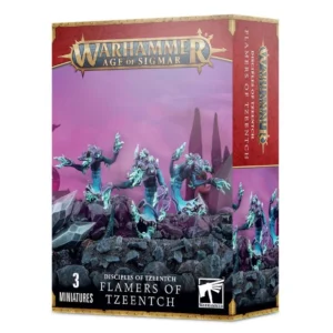Vue de trois-quarts sur fond blanc de la boîte de jeu Warhammer Age of Sigmar contenant l'unité d'Incendiaires de Tzeentch. L'illustration de la face avant met en scène trois démons à la silhouette tordue, d'un bleu-gris arborant des détails violets, projetant des flammes magiques vert clair de leurs mains. Ils évoluent sur des rochers violacés parsemés de cristaux gris, sous un ciel rose et brumeux. En haut de la boîte, le logo doré "WARHAMMER AGE OF SIGMAR" est centré sur une bande rouge texturée. En bas, le bandeau noir affiche les textes "3 MINIATURES", "DISCIPLES OF TZEENTCH", "FLAMERS OF TZEENTCH" ainsi que le logo blanc de Warhammer dans le coin inférieur droit. La tranche droite de l'emballage présente le titre du produit écrit verticalement sur un fond scindé entre le rouge et le violet.