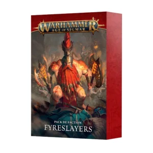 Boîte de cartes du Pack de Faction: Pyrotueurs pour le jeu Warhammer Age of Sigmar, présentée verticalement à l'angle sur fond blanc. Le haut de la face avant arbore le grand logo officiel Warhammer Age of Sigmar en lettres métalliques dorées sur une bannière rouge bordeaux. L'illustration principale met en scène un guerrier Duardin musclé et torse nu, portant une longue barbe orange tressée et une imposante crête rouge fixée sur son casque métallique. Le champion brandit deux haches de guerre incandescentes aux motifs enflammés et pose le pied sur le corps d'un ennemi vaincu au milieu du chaos de la bataille. Au bas du paquet, le texte indique PACK DE FACTION au-dessus du nom FYRESLAYERS en grandes capitales blanches. Le côté droit du coffret présente un habillage rouge bordeaux texturé.