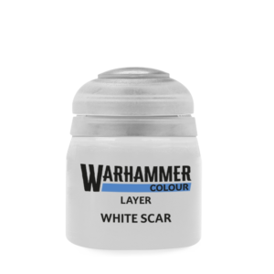 Vue de face d'un pot de peinture Citadel de 12 ml pour le produit Layer: White Scar présenté sur un fond blanc épuré. Le pot en plastique transparent surmonté d'un capuchon teinté contient une peinture acrylique d'un blanc pur et éclatant. L'étiquette principale comporte le logo officiel « WARHAMMER COLOUR » sur fond bleu, ainsi que la mention de catégorie « LAYER » et le nom complet de la teinte « WHITE SCAR » inscrits en lettres capitales.