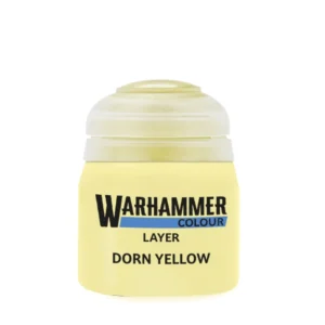 Pot de peinture acrylique officiel de la gamme Warhammer Colour affichant la couleur Layer: Dorn Yellow. Le flacon transparent laisse apparaître une peinture de teinte jaune très clair et pastel, tirant sur le jaune citron pâle. L'étiquette frontale, sur fond jaune assorti, présente le logo blanc souligné d'un trait bleu « WARHAMMER COLOUR », suivi en dessous des mentions en lettres capitales blanches « LAYER » et « DORN YELLOW ». Le pot est scellé par son couvercle ergonomique en plastique souple translucide caractéristique.