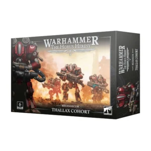 Photo de présentation sur fond blanc de la boîte de jeu de la Cohorte Thallax. La boîte rectangulaire sombre arbore en haut le logo argenté "WARHAMMER THE HORUS HERESY" et la mention "MECHANICUM THALLAX COHORT" au centre en bas. L'illustration met en scène des cyborgs d'assaut en armure rouge et bronze, équipés de lourdes armes à énergie et d'optiques métalliques, avançant à travers un champ de bataille enfumé sous un ciel embrasé d'orange. Le coin inférieur gauche affiche le macaron "6 CITADEL MINIATURES", tandis que le logo officiel "WARHAMMER" est présent dans le coin inférieur droit.