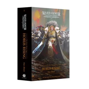 Visuel de la couverture du livre Horus Rising (The Horus Heresy Saga, Volume I), écrit par Dan Abnett pour la Black Library. L'illustration principale montre le Primarque Horus en armure blanche et dorée ornée de l'Œil d'Horus, brandissant une épée énergétique imprégnée d'éclairs bleus. Il est entouré de ses Space Marines en armure noire et blanche sous un ciel aux teintes chaudes d'orange et de fumée. Le titre "Horus Rising" est inscrit en lettres dorées en bas de la couverture et sur la tranche noire du livre, surmonté du logo officiel "Warhammer: The Horus Heresy" en blanc.