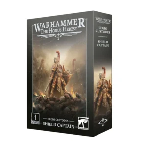 Boîte de produit officielle d'une figurine Citadel miniature pour le jeu Warhammer: The Horus Heresy. L'emballage noir présente une illustration centrale d'un Capitaine-rempart de la Legio Custodes, vêtu d'une armure dorée étincelante avec des détails rouges, un plumet écarlate sur son casque, et brandissant une épée ainsi qu'un grand bouclier sculpté. Le personnage se tient fièrement sur un monceau de casques d'armures Space Marines vaincus, dans un décor de champ de bataille brumeux et enflammé. Les logos blancs "Warhammer The Horus Heresy", "Legio Custodes" et "Shield Captain" sont clairement visibles sur le devant et le côté de la boîte.