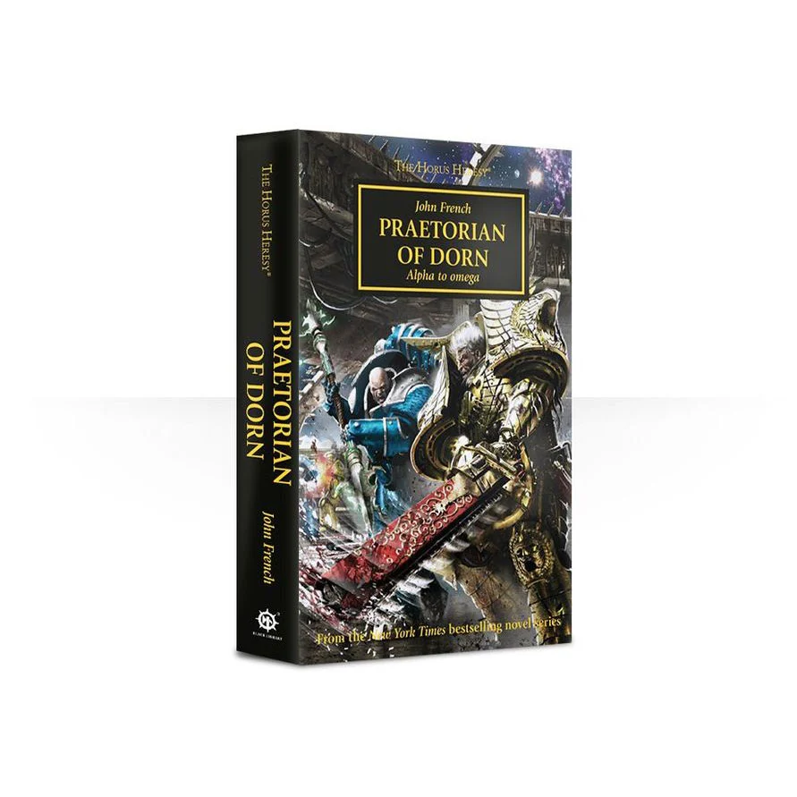 Vue de trois-quarts montrant la couverture et la tranche noire du livre en anglais de la Black Library intitulé Praetorian of Dorn (Paperback) The Horus Heresy Book 39 (Anglais). Sur la tranche, on distingue le logo "The Horus Heresy", le titre en lettres dorées, le nom de l'auteur John French et le symbole de la Black Library en blanc. L'illustration de couverture met en scène un combat spatial intense : au premier plan, le primarque Rogal Dorn, reconnaissable à ses cheveux blancs et son armure dorée massive richement gravée, manie une gigantesque épée-tronçonneuse ensanglantée. Derrière lui, un Space Marine de l'Alpha Legion en armure bleu turquoise et blanche brandit une lance énergétique. Le titre du livre est encadré d'un filet doré en haut au centre, surmonté de la mention discrète "The Horus Heresy". Au bas de la couverture, l'inscription dorée rappelle que l'ouvrage est issu de la série de best-sellers du New York Times.