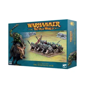 Visuel du packaging officiel Warhammer The Old World pour la boîte de figurines de la Bande d'Orques sur Sangliers (Orc Boar Boyz Mob) de la faction Orc & Goblin Tribes. La boîte au cadre bleu-canard présente en haut le logo officiel doré et rouge "Warhammer The Old World". L'illustration centrale sur fond de plaine verdoyante montre un régiment de 10 Orques à la peau verte chevauchant de féroces sangliers de guerre au galop, armés de lances, d'épées, de boucliers et portant une bannière rouge. Sur la gauche, une illustration met en scène un guerrier Orque hurlant, cimeterre levé, au dos d'un sanglier massif. En bas figurent l'inscription "ORC & GOBLIN TRIBES ORC BOAR BOYZ MOB" ainsi que la mention "10 CITADEL MINIATURES".