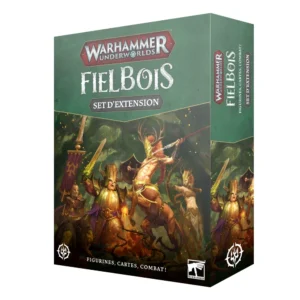 Une vue en perspective de la boîte de produit officielle pour le set d'extension Warhammer Underworlds: Fielbois, présentée sur un fond blanc épuré. La partie supérieure de l'emballage arbore une couleur vert émeraude texturée évoquant une forêt dense, mettant en valeur le logo officiel rouge et argenté « WARHAMMER UNDERWORLDS » et le titre « FIELBOIS » écrit en grandes lettres blanches stylisées au-dessus de la mention « SET D'EXTENSION ». La moitié inférieure de la boîte affiche une illustration dynamique et colorée représentant des scènes de combat au cœur d'une forêt fantastique, avec un centaure couronné de bois de cerf brandissant une lance, une archère elfe et des guerriers lourdement protégés par des armures dorées. Le bas de la boîte est souligné par l'inscription blanche « FIGURINES, CARTES, COMBAT ! », accompagnée du logo carré blanc de Games Workshop dans le coin inférieur droit et d'un symbole de faction circulaire blanc à gauche.
