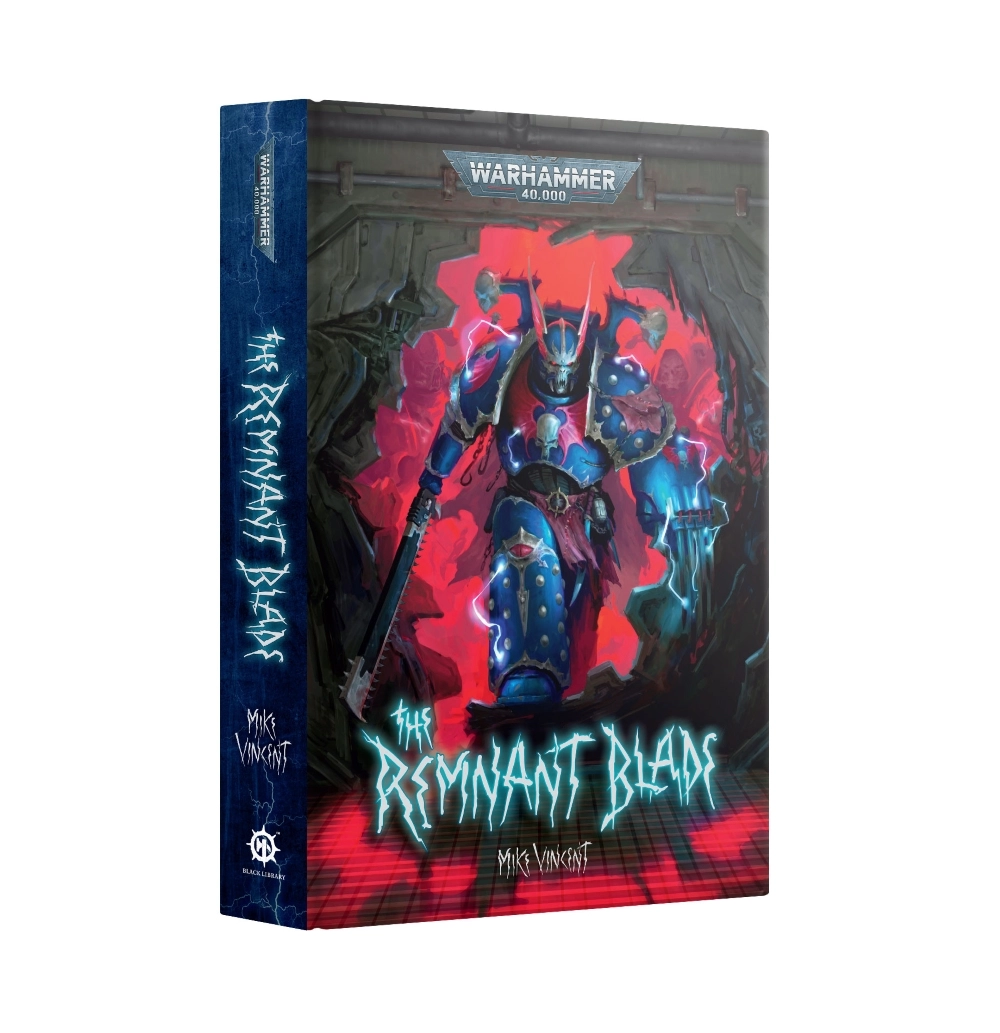 A 3D perspective product shot displaying the front cover and spine of the Black Library novel 'The Remnant Blade (Anglais)' set in the Warhammer 40,000 universe. The haunting cover art depicts a towering Night Lords Chaos Space Marine clad in dark blue power armor adorned with painted lightning bolts, chains, and bone trophies. The menacing warrior wears a signature bat-winged skull helmet and strides forward through a shattered metallic doorway. He grips a massive chainsword in his right hand, while his left arm crackles with white-blue electricity from powerful lightning claws. The backdrop glows in a sinister, deep red hue filled with faint, tortured spirits. The silver "WARHAMMER 40,000" logo is positioned at the top. The title "THE REMNANT BLADE" is styled in a jagged, electrifying blue font at the bottom, right above the author's name "MIKE VINCENT". The book's matching dark blue spine on the left side cleanly showcases the title, author, and official Black Library insignia.