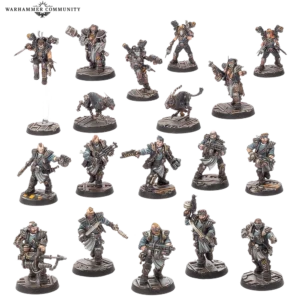 Photo de présentation du kit de figurines Necromunda: Orlock Underhive Crew disposées sur un fond noir uni. L'ensemble regroupe seize figurines comprenant des membres du gang de la Maison Orlock, des combattants équipés de réacteurs dorsaux et deux cyber-mastiffs canins, tous fixés sur des socles au décor d'acier industriel strié. Les guerriers arborent un style de prospecteurs métallurgiques avec des blousons en cuir sombre, des gilets de protection, des lunettes de chantier et des foulards, aux teintes bleues, grises et brunes. Leur arsenal varié comprend des fusils à pompe, des mitrailleuses lourdes, des marteaux de masse et des pistolets. En haut à gauche, un spécialiste propulsé par un réacteur dorsal s'élève dans les airs grâce à une tige transparente. Le logo blanc discret de Warhammer Community est positionné dans le coin supérieur gauche.