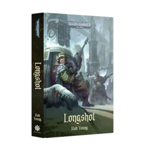 A perspective product shot of the official Black Library novel Longshot (Hardback) (Anglais), displayed against a clean white background. The cover and dark spine feature a cinematic winter warfare scene set in a snowy, industrial Imperial city. The main artwork depicts a female Cadian soldier leaning against a snow-dusted structure adorned with a mechanical skull emblem. She is wearing a green helmet and shoulder armor with white rank stripes, holding a long-barreled sniper rifle pointed upward while looking back with a determined expression. In the foggy background, two other guardsmen advance with their weapons near towering gothic metal spires. The silver "WARHAMMER 40,000" logo is centered at the top of the cover. The book's title "Longshot" is written in a cream-colored gothic font near the bottom, just above the author's name, "Rob Young". The spine displays the Warhammer 40,000 logo, the vertical title, the author's name, and the circular white Black Library logo at the base.