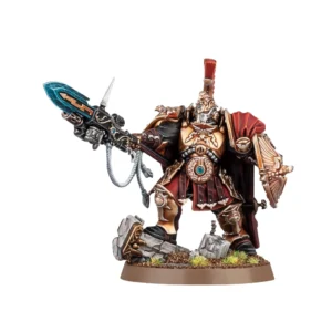 Visuel d'une figurine assemblée et peinte d'un Capitaine-rempart de l'Adeptus Custodes, présentée de face sur un fond blanc épuré. Ce héros majestueux arbore une armure d'or richement sculptée aux éléments noirs et rouges, complétée par une cape écarlate et un casque orné d'un haut cimier rouge. De sa main droite, il brandit une lance de gardien dotée d'une grande lame énergétique bleue, tout en tenant de son bras gauche un bouclier pavois orné d'un aigle impérial en relief. La figurine pose un pied sur des ruines de pierre posées sur un socle rond texturé.