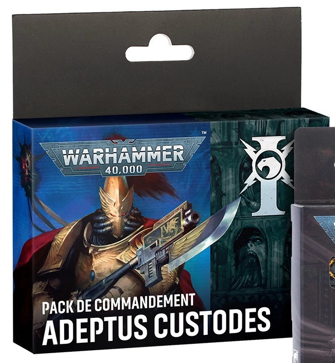 Vue de face du packaging officiel du Pack de Commandement de l’Adeptus Custodes pour Warhammer 40,000. La boîte présente en haut à gauche le logo bleu argenté « WARHAMMER 40,000 » au-dessus de l'illustration d'un guerrier Custodien en armure d'or avec un casque à haut cimier rouge et une lance énergétique. Le côté droit montre un fond gothique sombre orné du symbole blanc de l'Adeptus Custodes. La partie inférieure indique clairement le titre du produit en lettres blanches « PACK DE COMMANDEMENT ADEPTUS CUSTODES ».